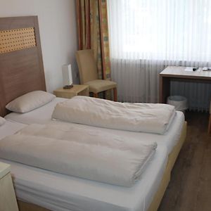 Zimmer mit Kingsize-Bett